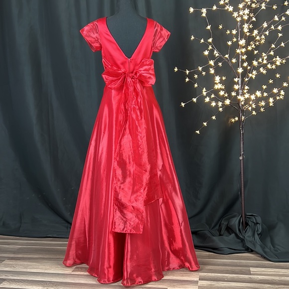 Fire Engine Red Formal Gown - Picture 3 of 9